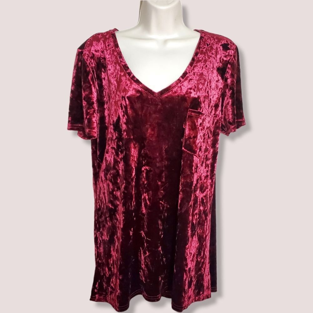 SPRING + MERCER Wine Crushed Velvet V Neck Short Sleeve Tunic Legging Tee